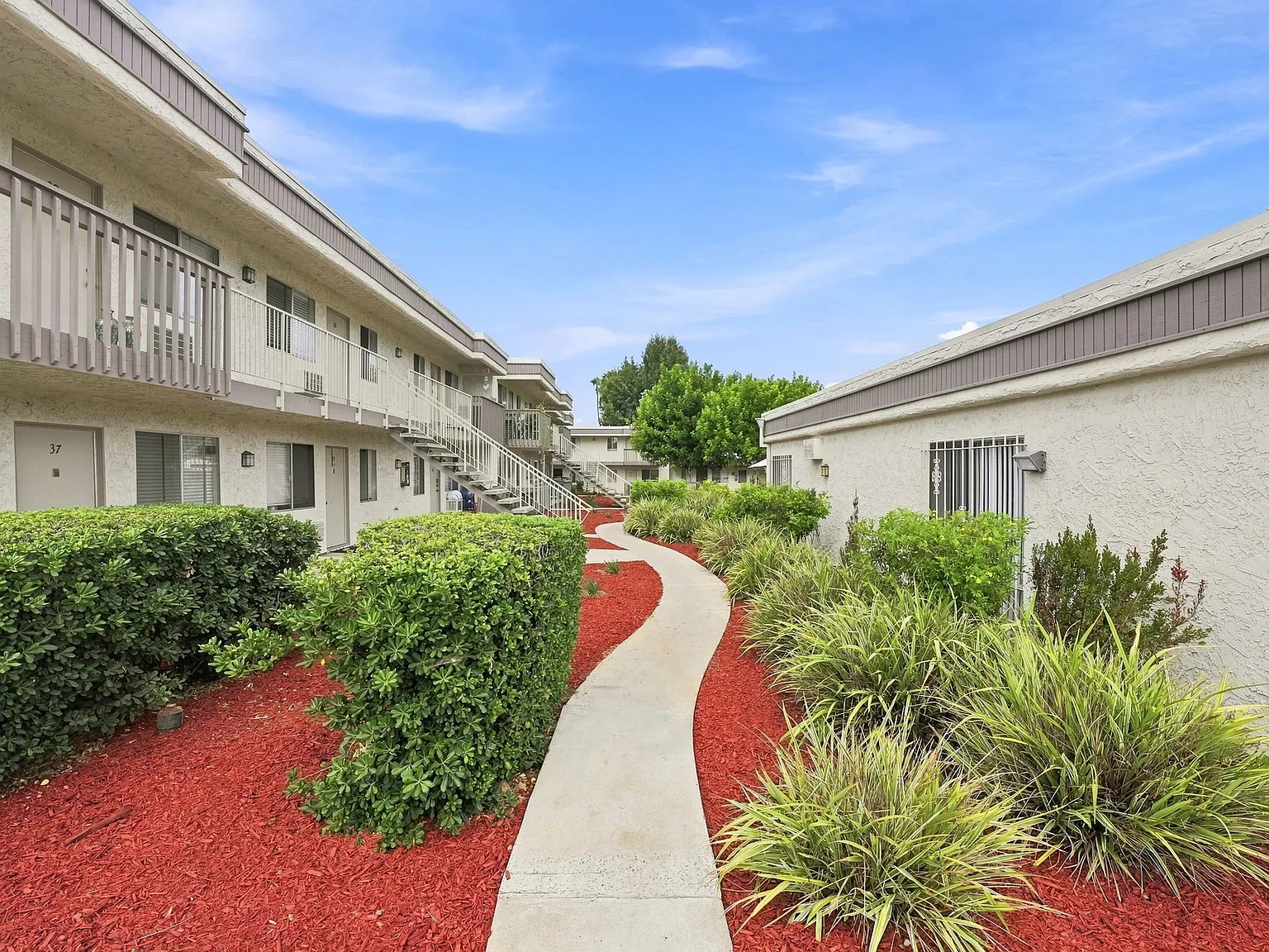 Vista del Sol Apartments — Photo 2