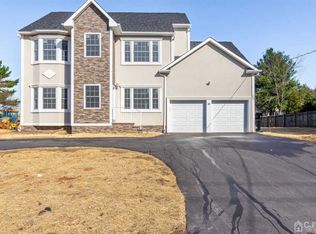 45 Plafsky Dr, Edison, NJ 08817