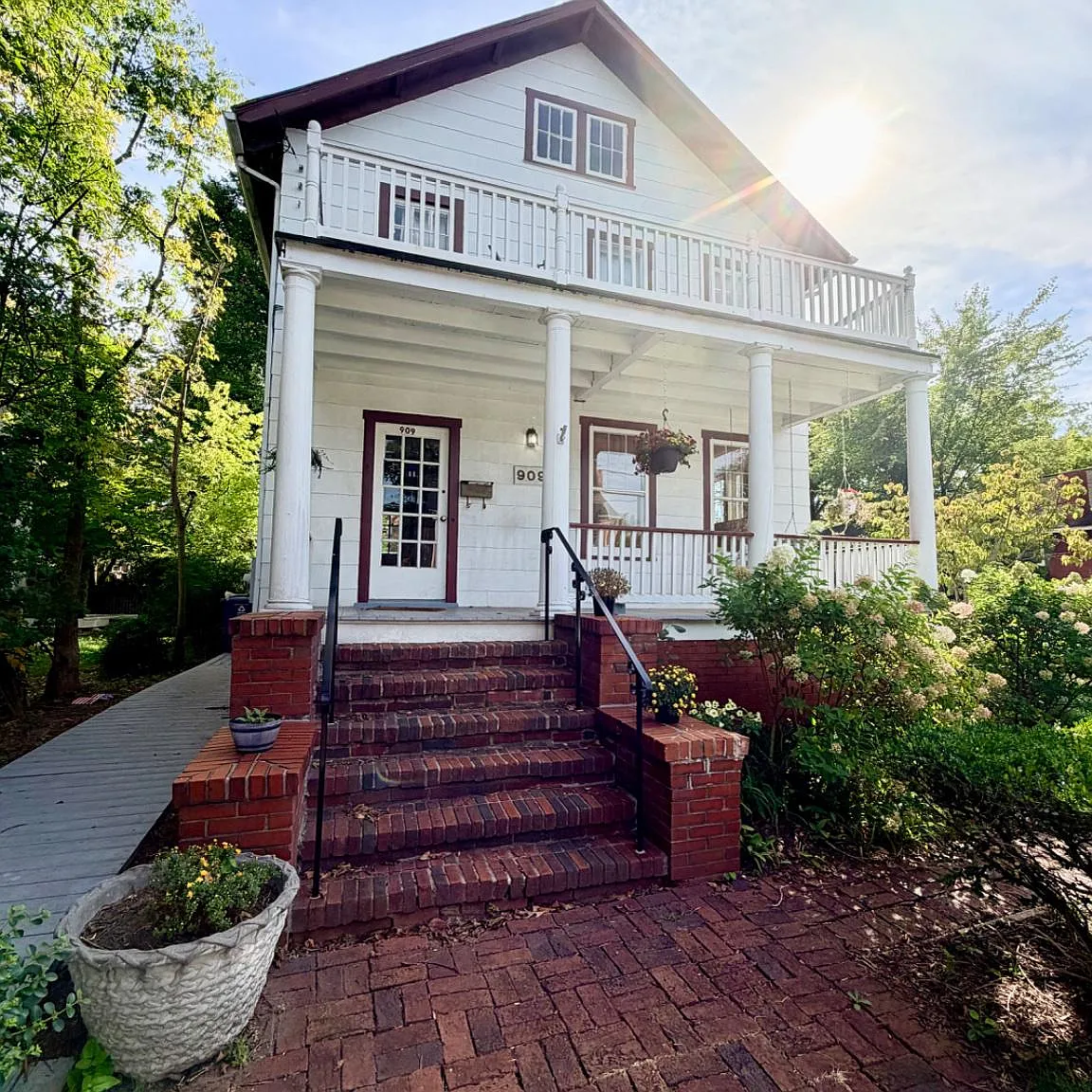 4 bed, 3.0 bath, 2400 sqft, $7,000 — Photo 3