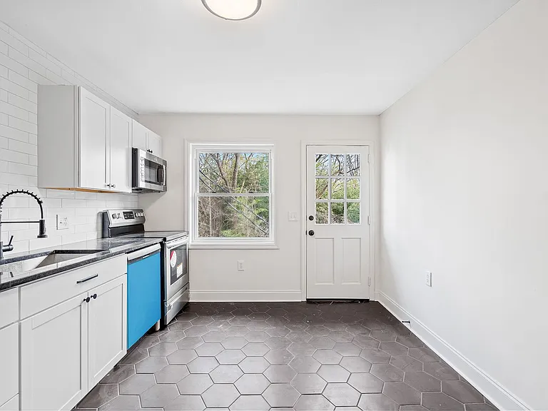 1121 West End Blvd — Photo 37