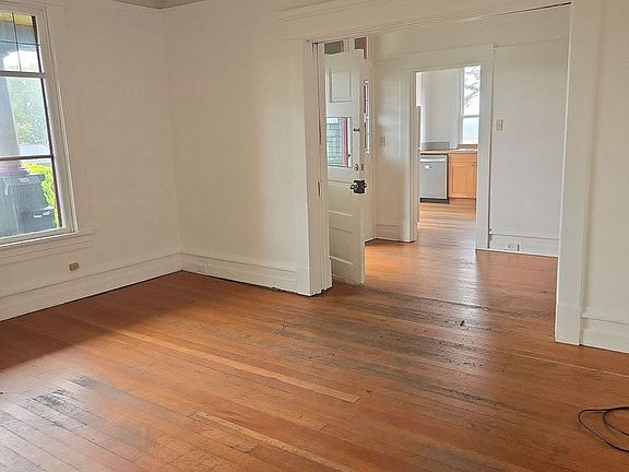 5th image of 806 N Garden St