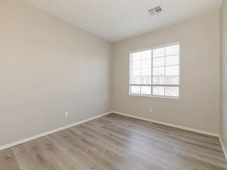 671 Baffin Island Rd — Photo 12