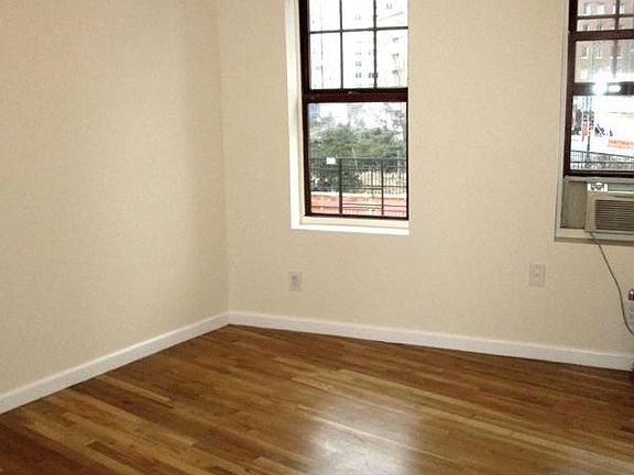 5th image of 319 W 12th St