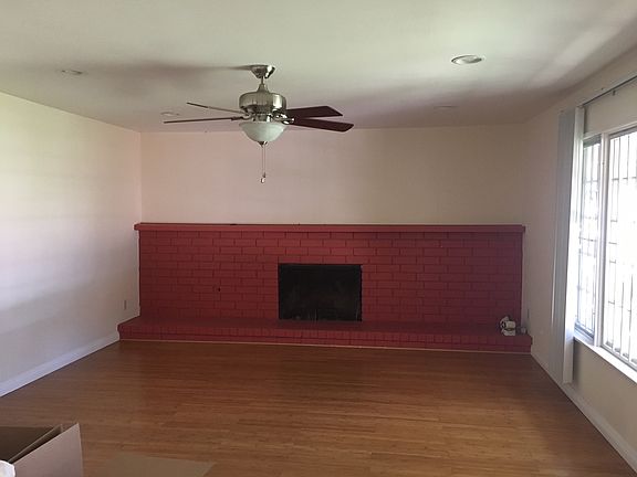 Living room gas fire place