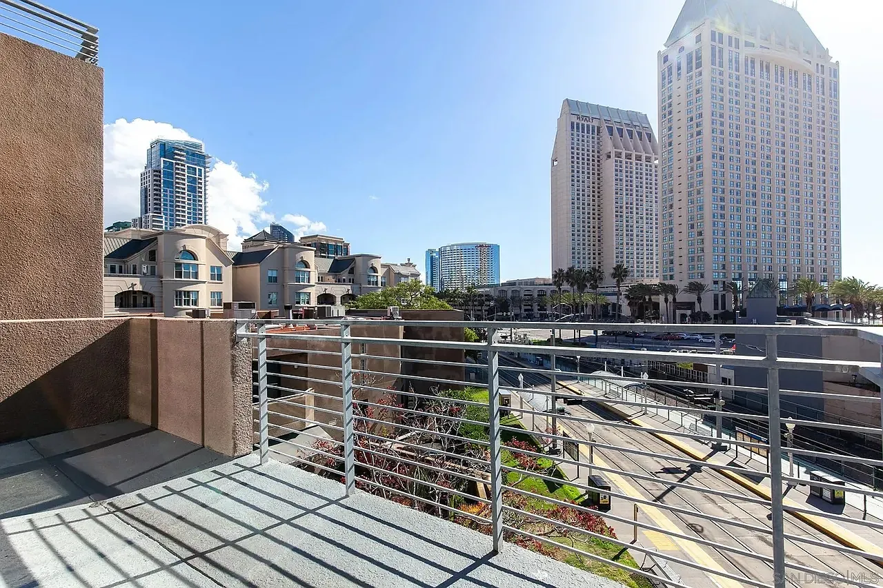 2 bed, 2151 sqft, $6,000 — Photo 4