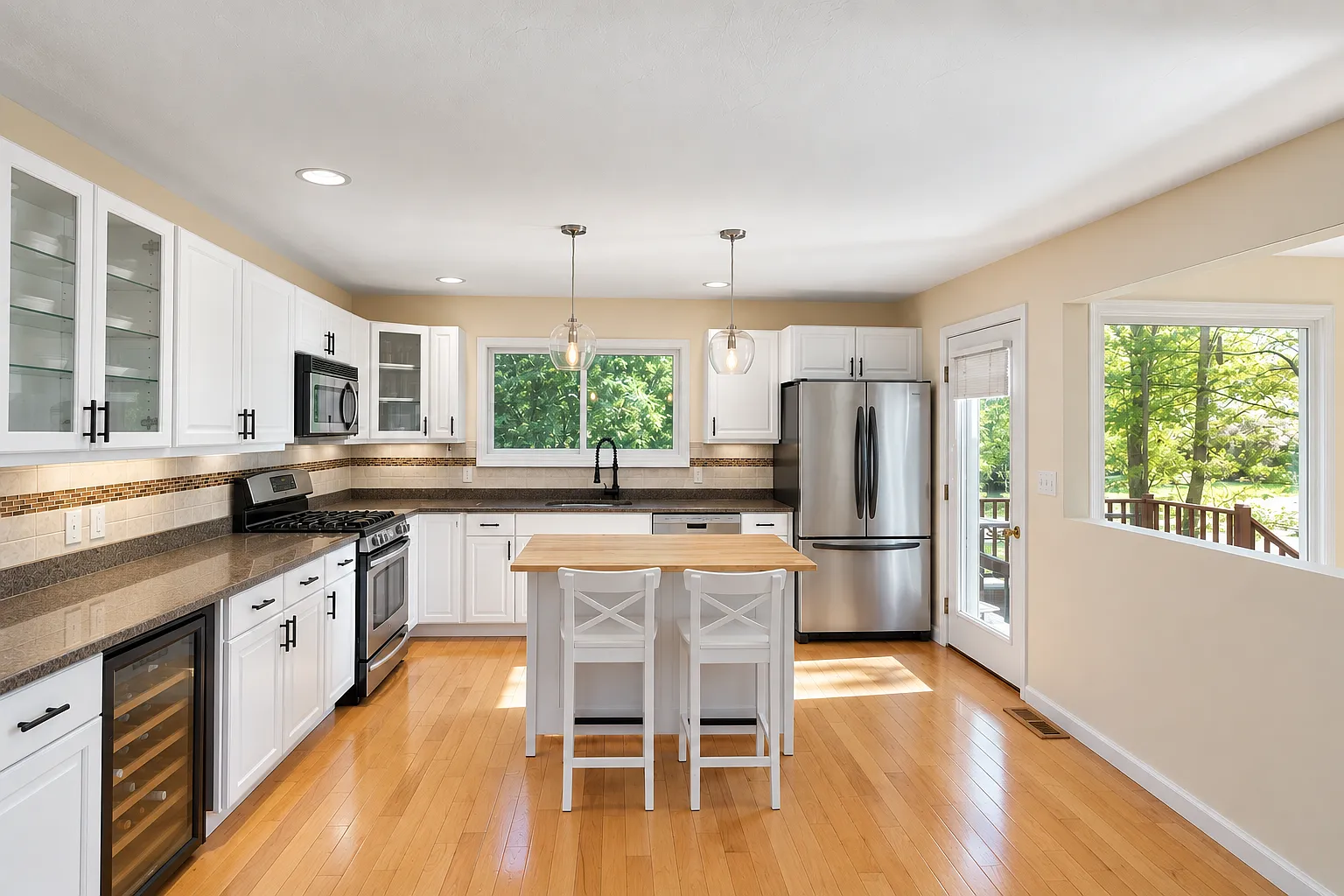 2 bed, 2.5 bath, 2046 sqft, $3,500 — Photo 2