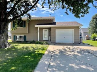 601 W Oak St, Eldridge, IA 52748