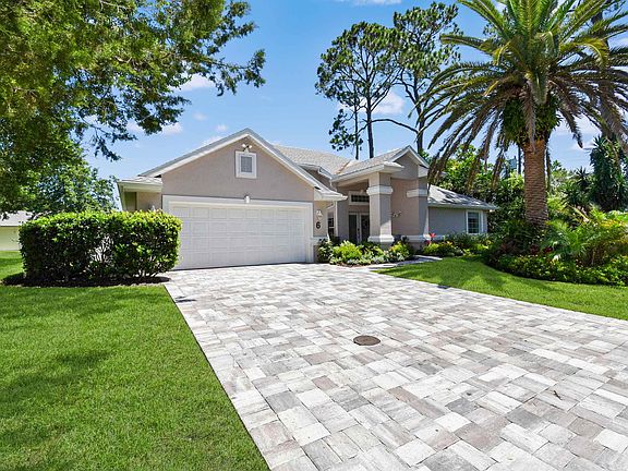 3rd image of 6 Egret Crest Ln