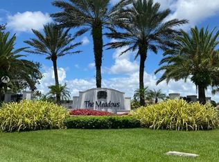 690 Willow Bend Rd, Weston, FL 33327