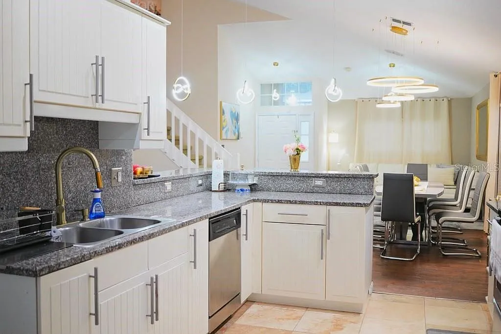 4 bed, 3.0 bath, 1874 sqft, $2,900 — Photo 4