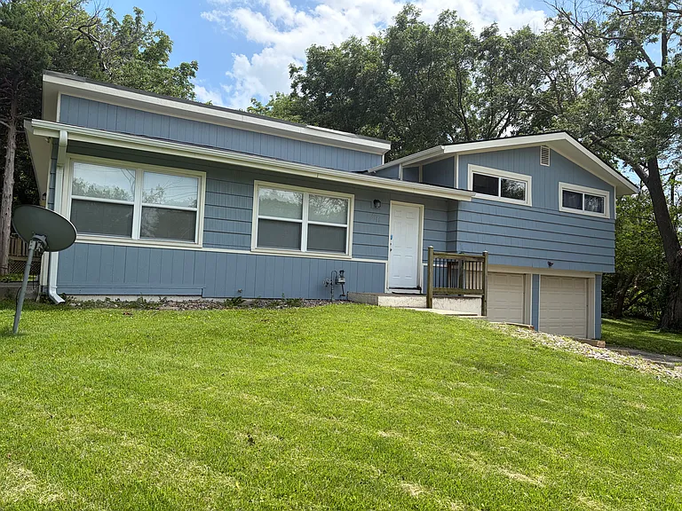 6831 NW State Highway 9 — Photo 1