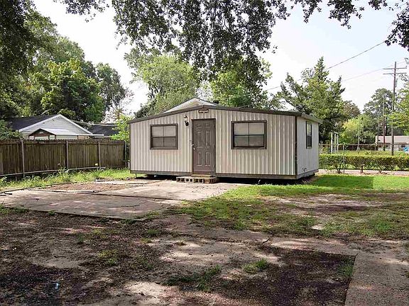5th image of 695 Highland Dr