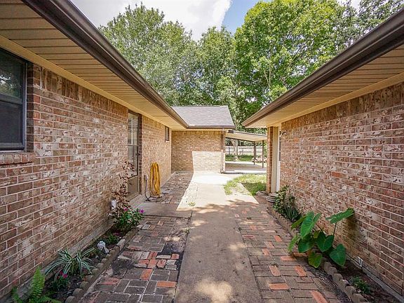 5th image of 2106 Crestwood Dr
