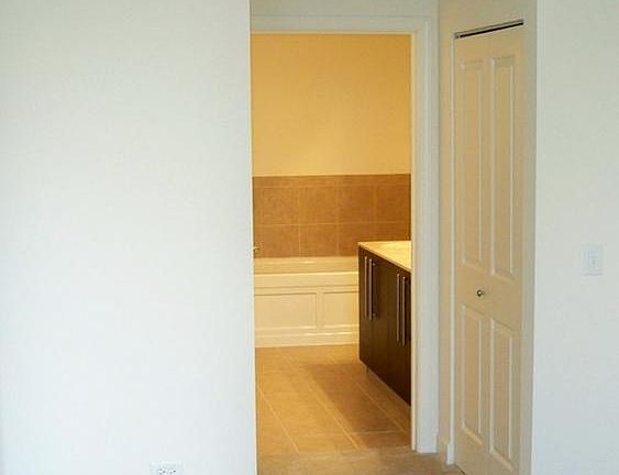 3rd image of 1402 S Michigan Ave #832