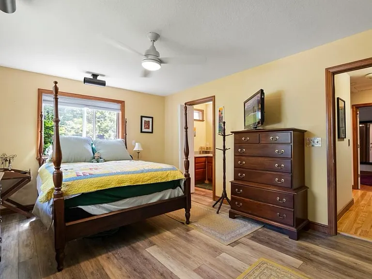 510 Pine Ave — Photo 17