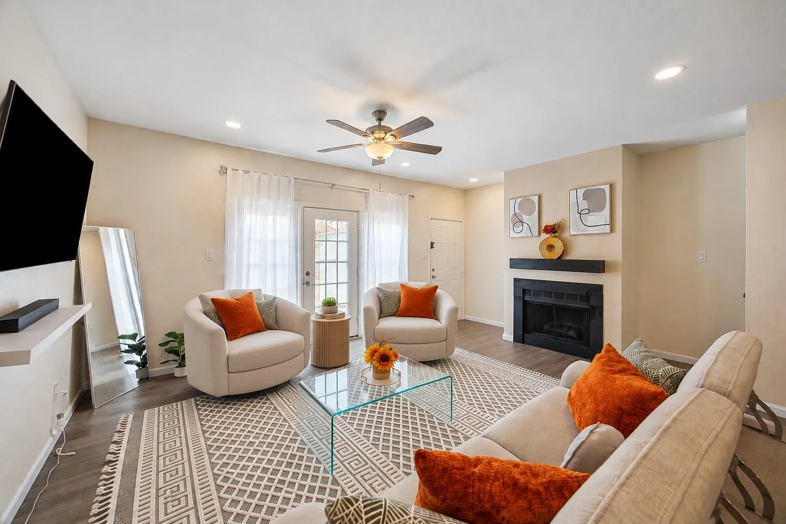 2 bed, 2.5 bath, 1740 sqft, $2,100 — Photo 1