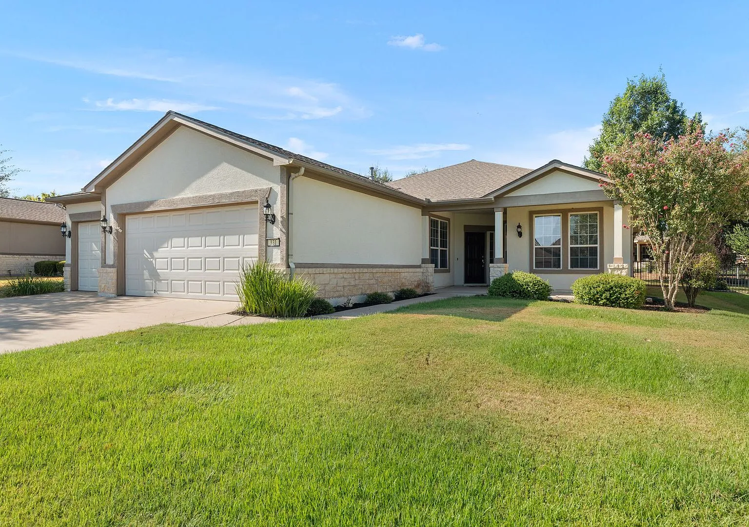 131 Mountain Creek Pass-Unfurnished Sun City Rental Available Now! — Photo 2