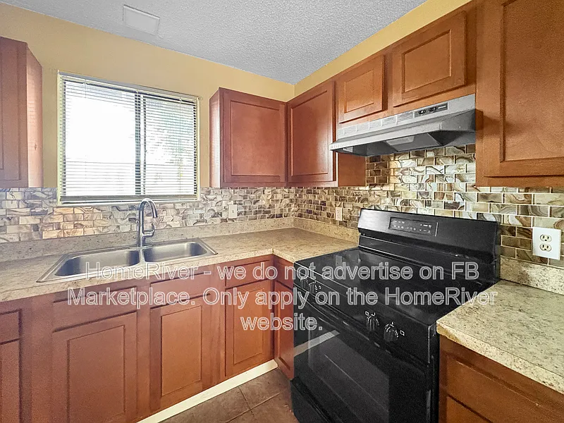2 bed, 1.0 bath, 900 sqft, $1,200 — Photo 3