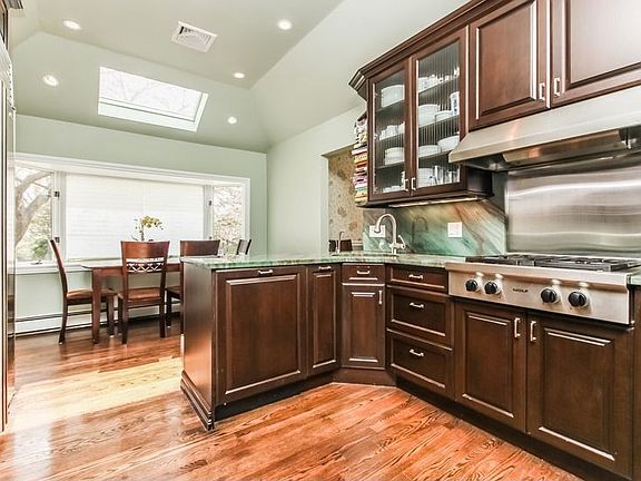 4th image of 12 Oakwood St
