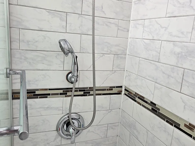 559 Rosalie St — Photo 3