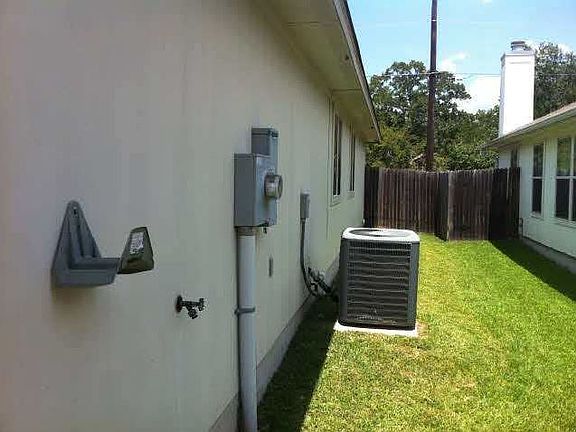 3rd image of 15121 Faircrest Dr
