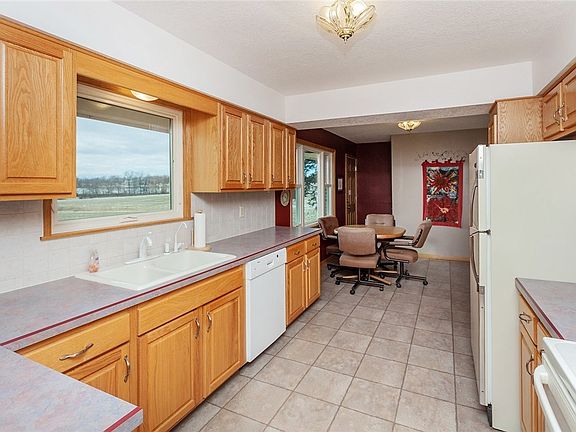 4th image of 4177 E Pine Ave