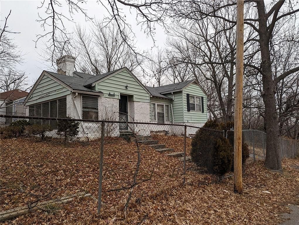 5000 E 39th Ter, Kansas City, MO 64130 | Zillow