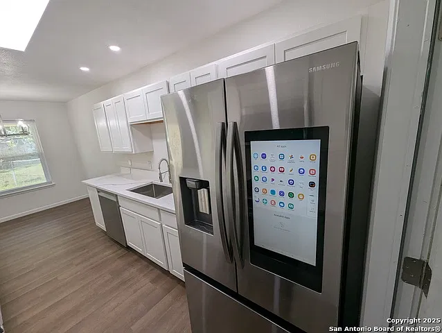 2 bed, 1.0 bath, 1990 sqft, $1,550 — Photo 3