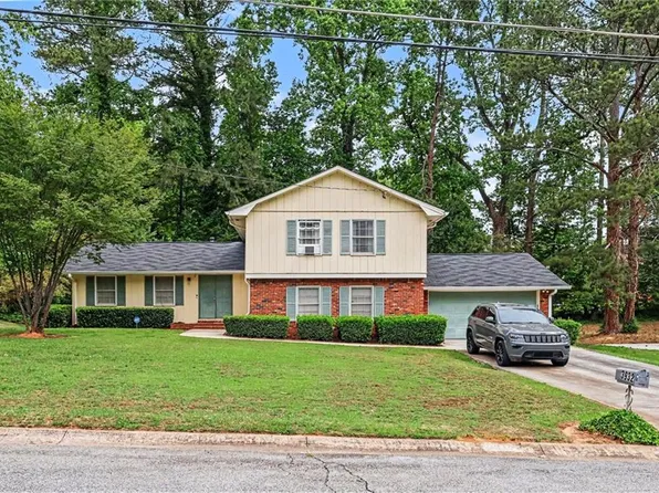 3932 Pinehurst Valley Dr, Decatur, GA 30034