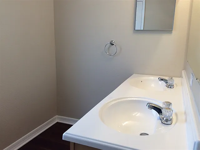401 Blake Ave — Photo 16
