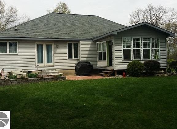2nd image of 3011 Spruce Dr