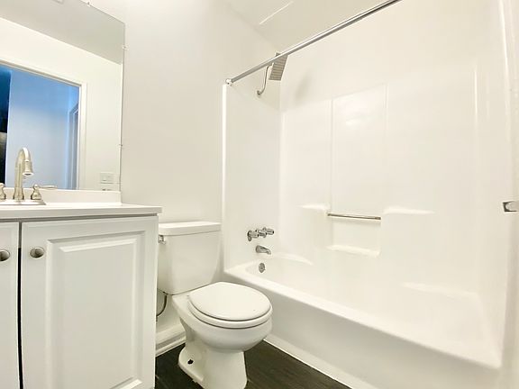 5th image of 831 S Berendo St #101