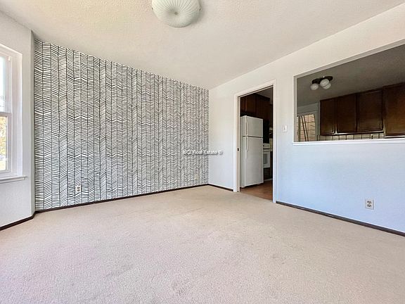 4th image of 915 Lincoln Way #1