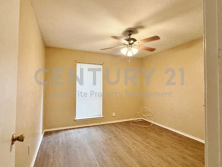 1146 Meadow Creek Dr — Photo 13