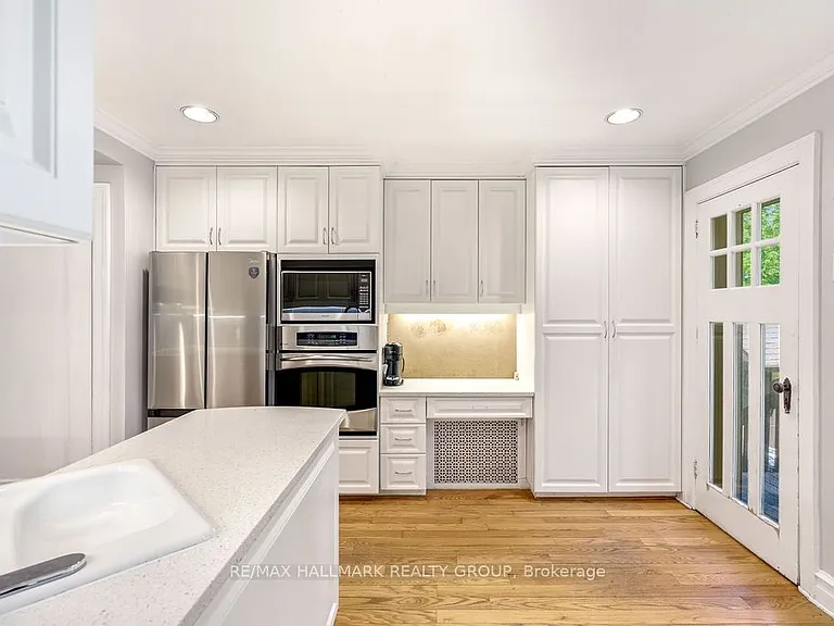 379 Hamilton Ave S — Photo 14