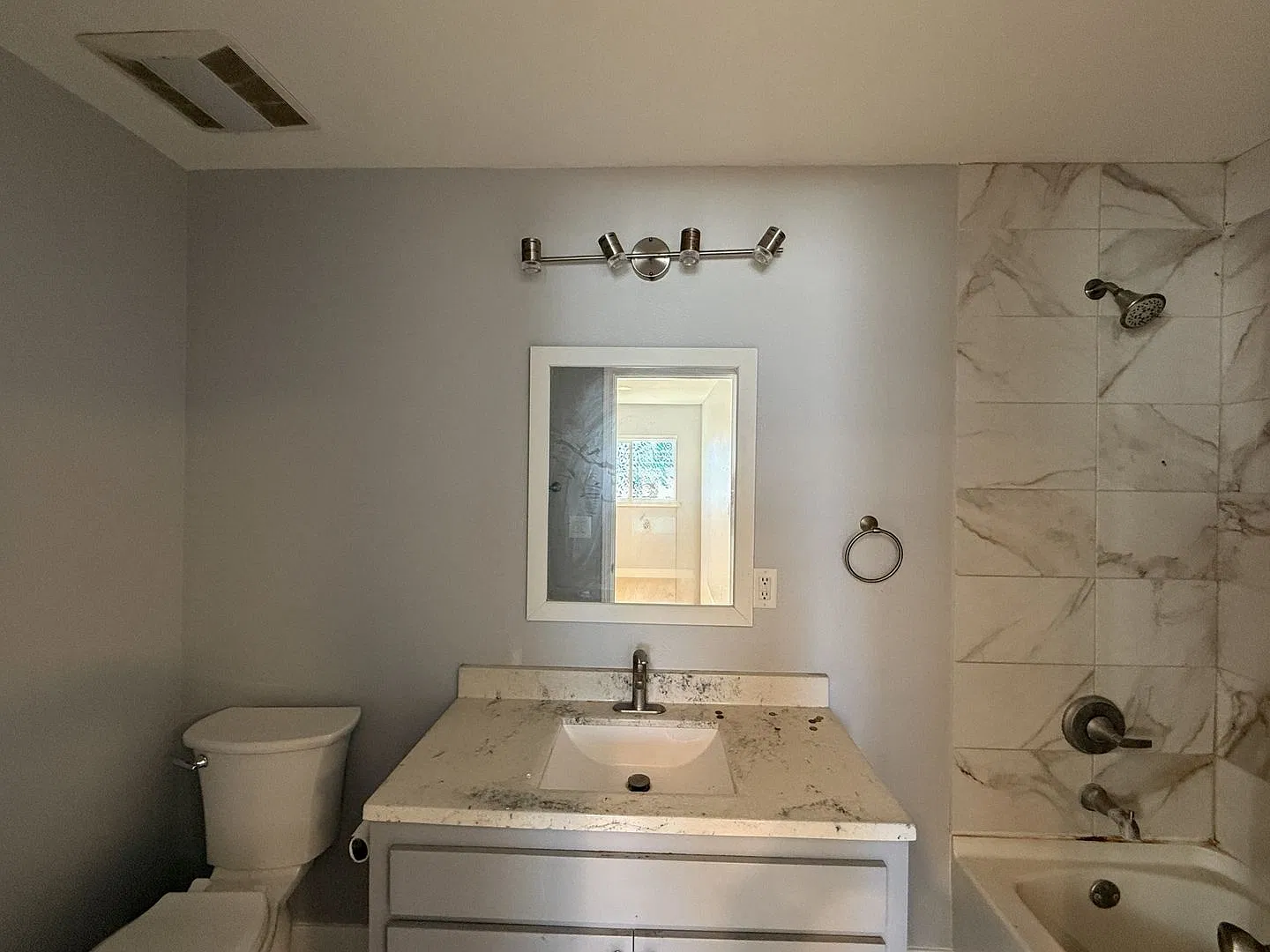 AV T 37938 — Photo 3