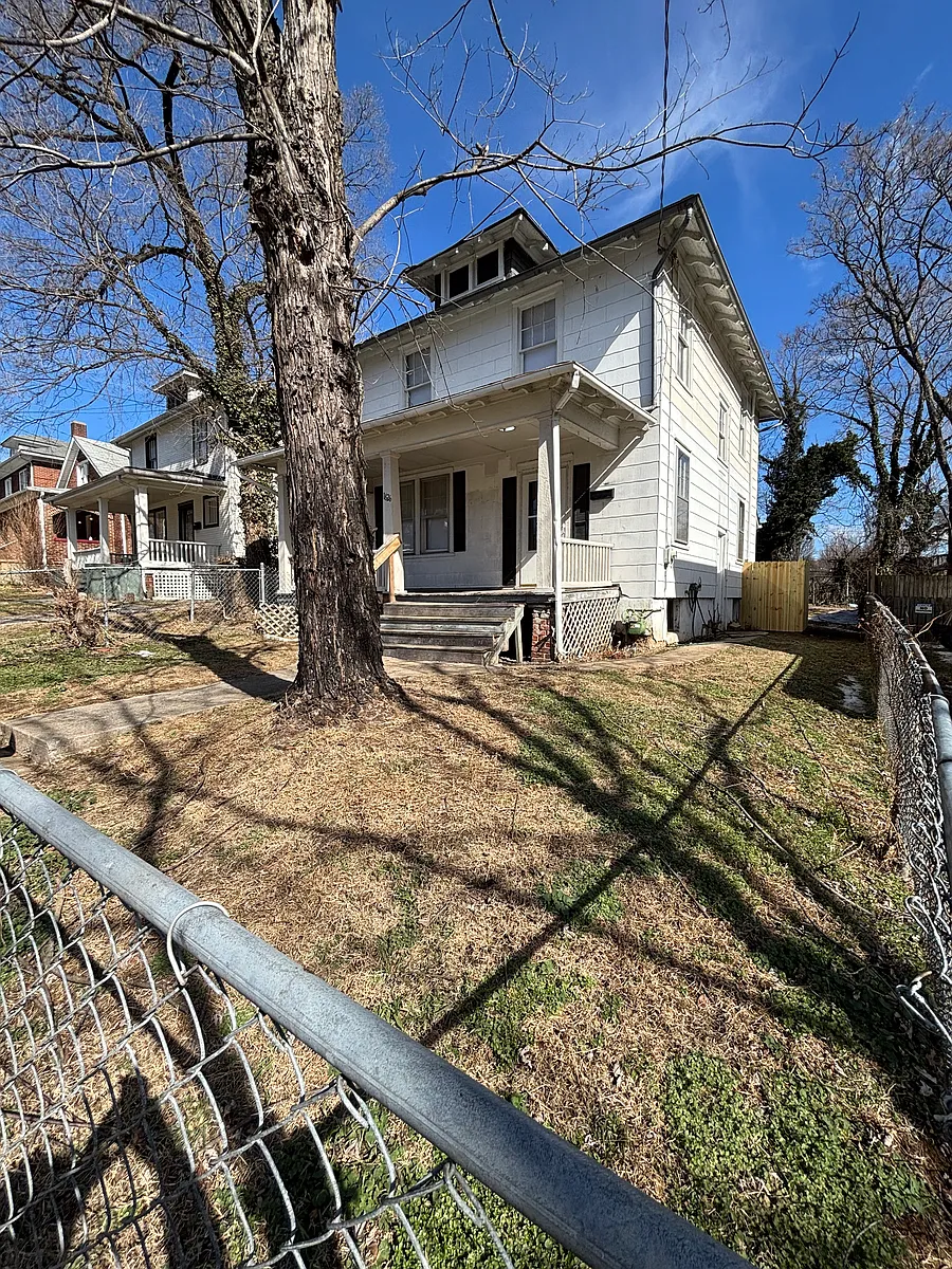 Building Photo - 1626 8th St SE