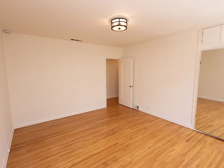 446 S La Peer Dr — Photo 15