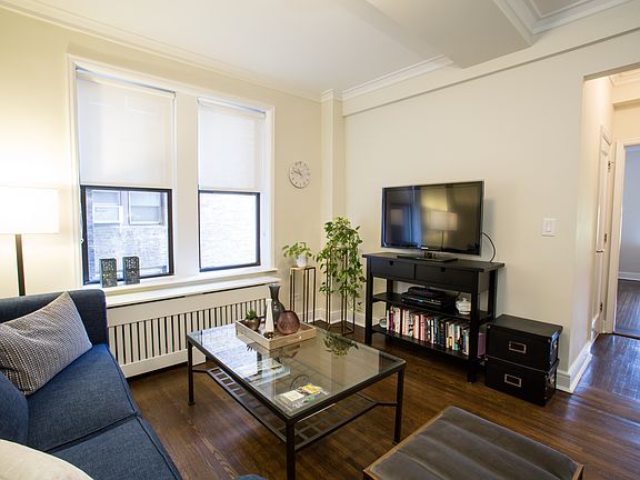 4th image of 210 W 70th St APT 611