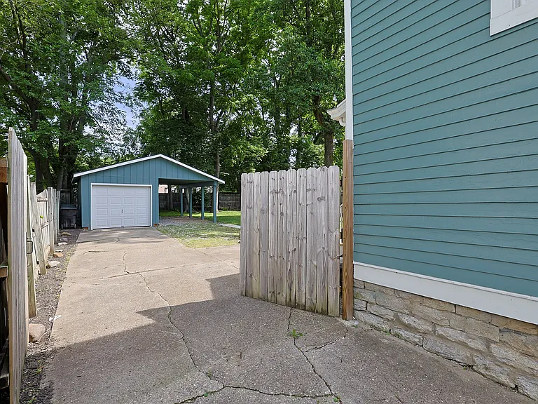 6118 Prentice St — Photo 4