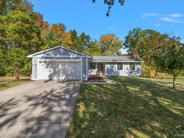 3830 Pine Orchard Cir, Waterford, MI 48329