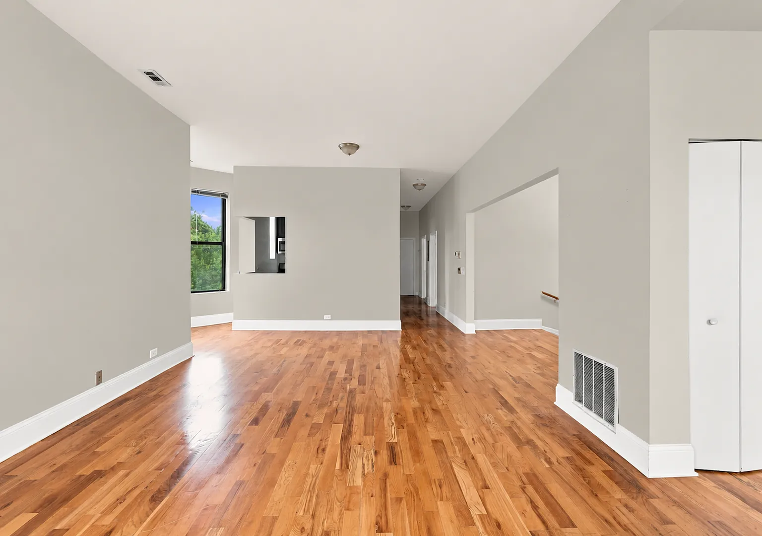 2 bed, $2,595 — Photo 4