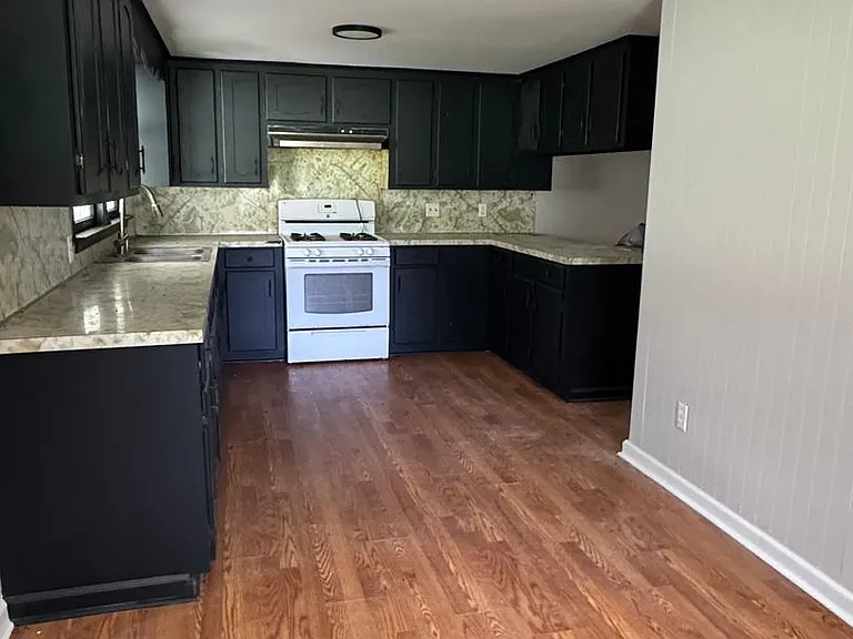 1653 Effie Hwy — Photo 3