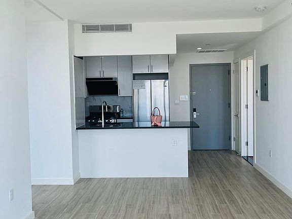 4th image of 14427 Sanford Ave #8M