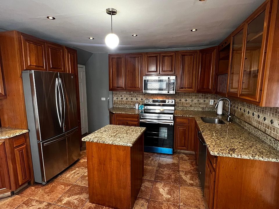 1st image of 337 Pennyfield Ave #1