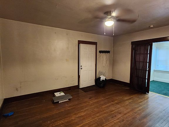 2nd image of 411 Franklin St #1