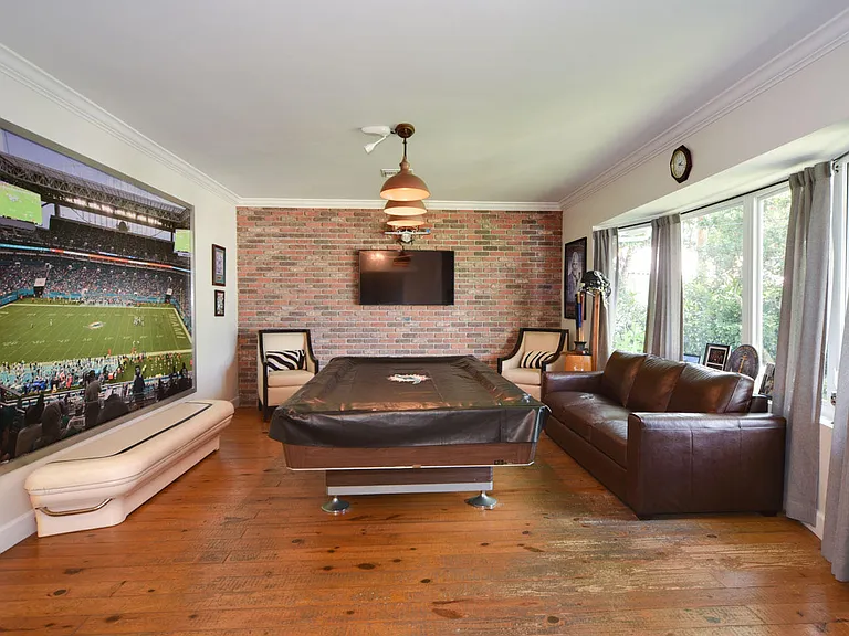110 SW 11th Ave — Photo 11