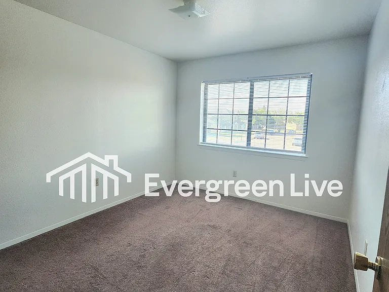 124 Crusader Ct — Photo 25
