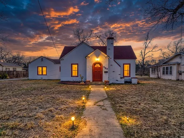 227 Mueller, Uvalde, TX 78801