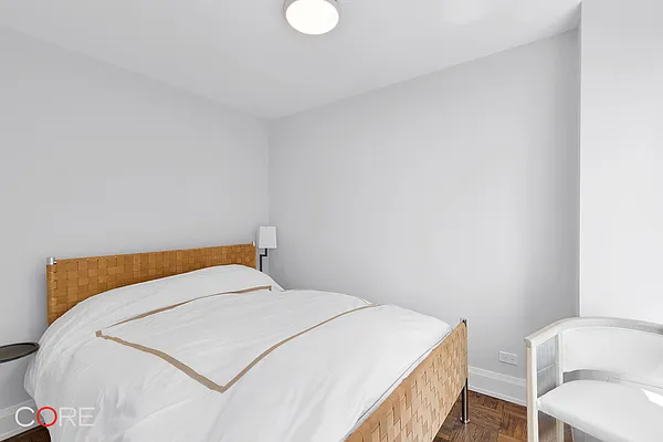 Rented by CORE | media 9